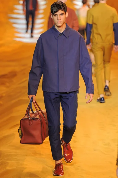 Look 18